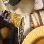 Jovem é encontrado morto dentro de casa com marcas de tiros e facadas no Tocantins