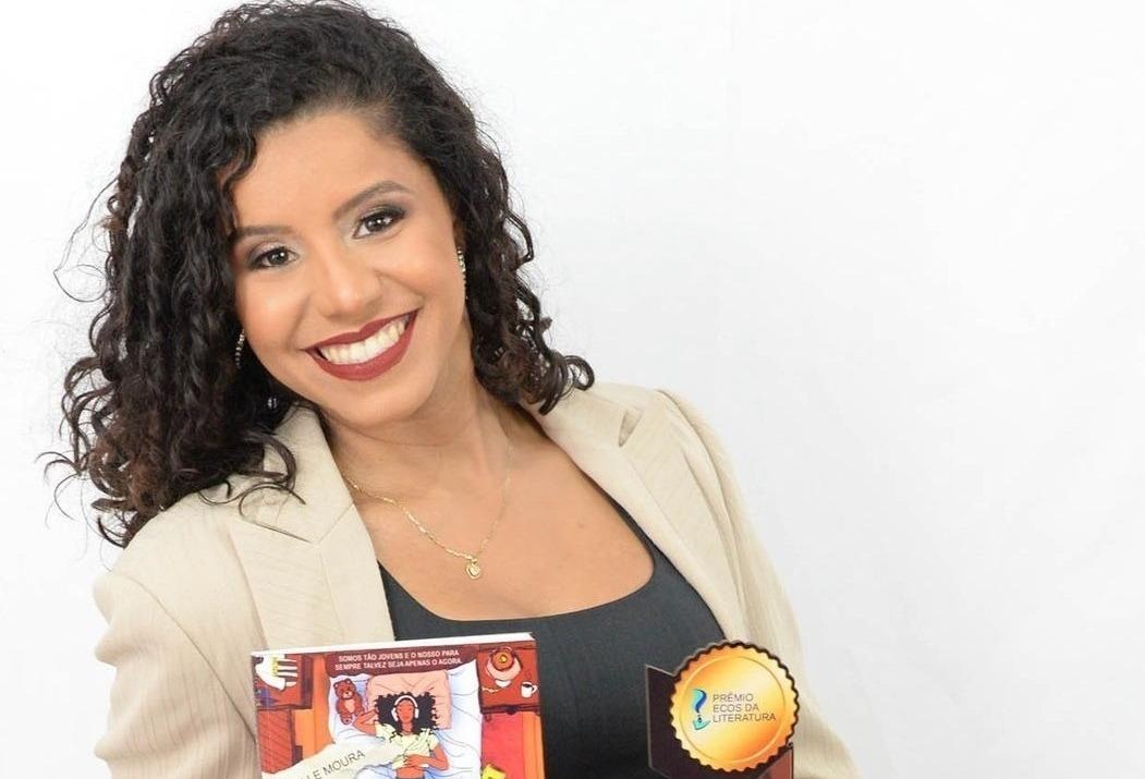 Conheça a escritora porangatuense que recebeu prêmio literário nacional