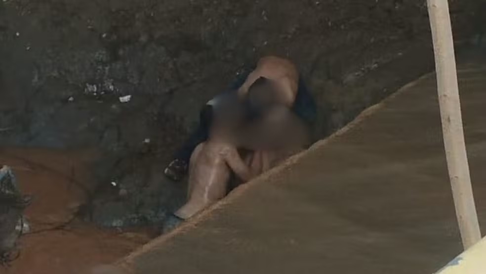 Homem ajuda em resgade de amigo após empurrar ele da ponte, diz polícia — Foto: Divulgação/ Polícia Civil