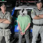 Cadela e filhotes presos em bueiro são resgatados por bombeiros em Minaçu