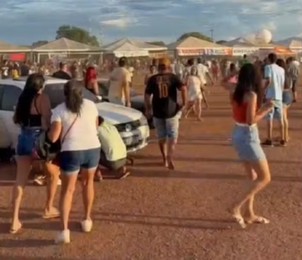 Momento que público correu dos tiros, em Gurupi — Foto: Reprodução/Instagram Gurupi Memes
