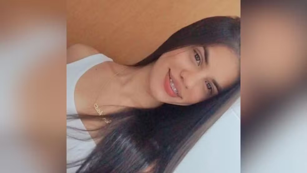 Jovem é morta por companheiro na frenta da filha, em Goiás — Foto: Reprodução/ Facebook Sandyleia