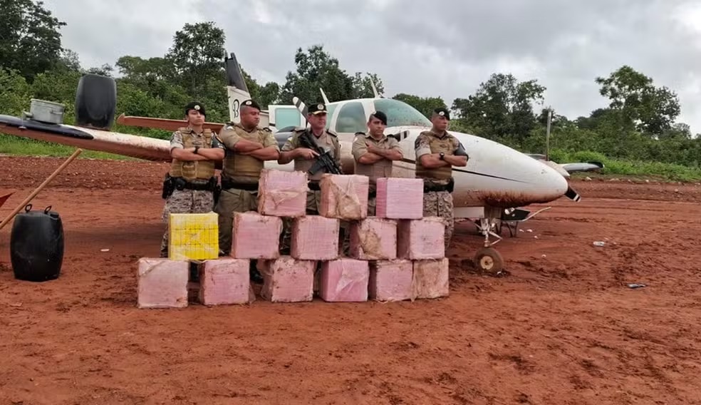 Droga foi apreendida em avião no Tocantins — Foto: PM-TO/Divulgação