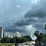 Córrego transborda e deixa bairros alagados em Gurupi