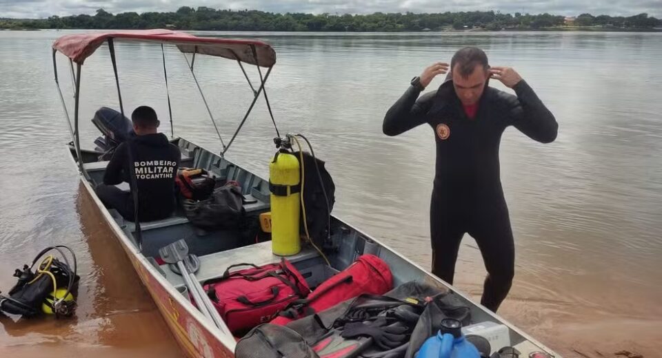 Bombeiros fazem buscas por criança que desapareceu no Rio Tocantins, em Tocantinópolis — Foto: Divulgação/Bombeiros