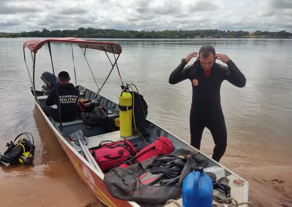 Bombeiros fazem buscas por criança que desapareceu no Rio Tocantins, em Tocantinópolis — Foto: Divulgação/Bombeiros