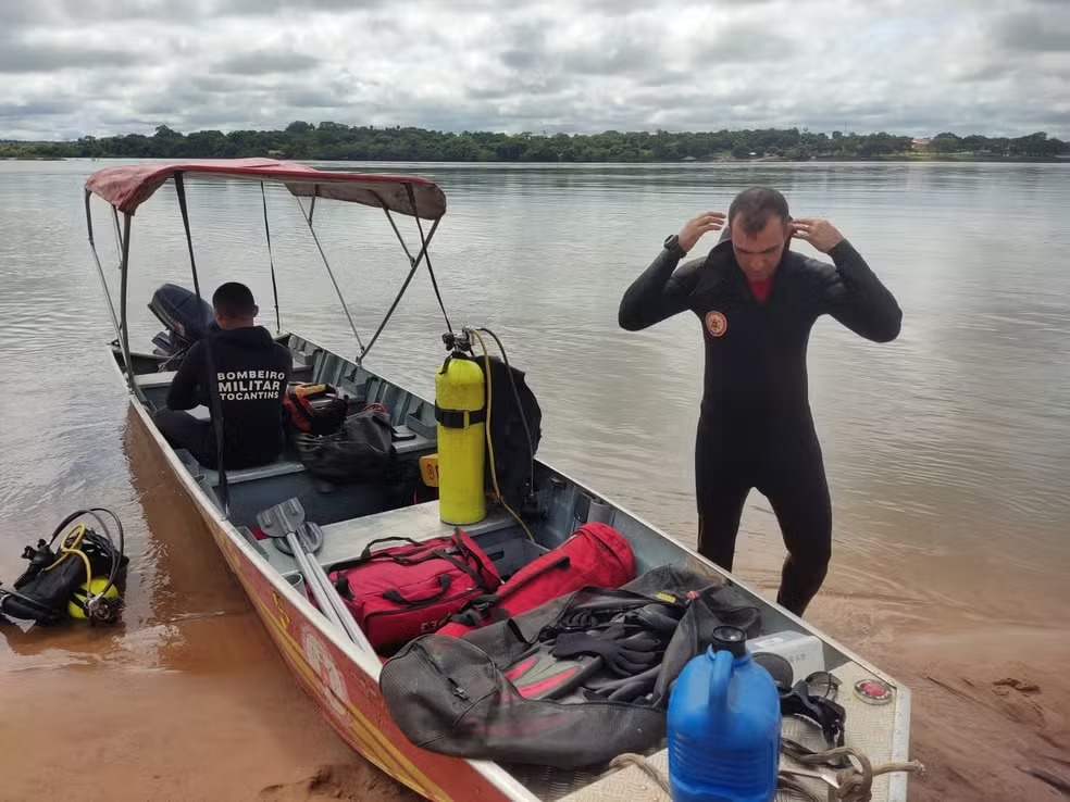 Bombeiros fazem buscas por criança que desapareceu no Rio Tocantins, em Tocantinópolis — Foto: Divulgação/Bombeiros