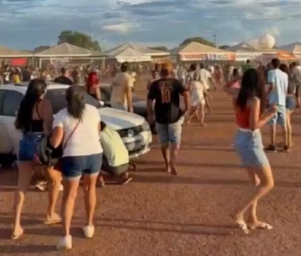 Momento que público correu dos tiros, em Gurupi — Foto: Reprodução/Instagram Gurupi Memes