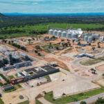 Motorista é preso por embriaguez após tombamento de carreta na BR-153, em Porangatu