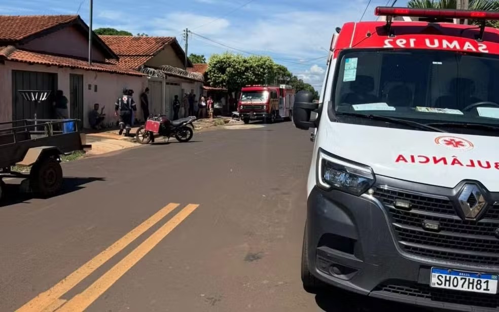 Equipes de resgate foram acionadas após criança ficar com a cabeça presa em janela, em Itumbiara, no sul de Goiás — Foto: Divulgação/Corpo de Bombeiros