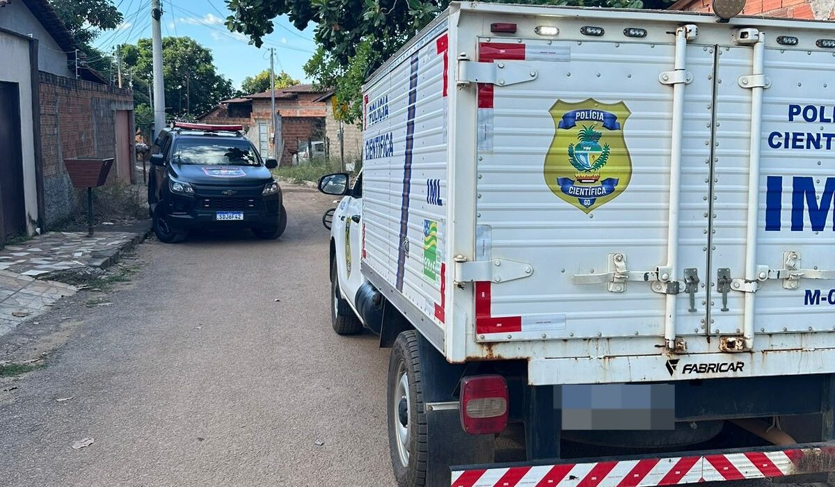 Morte de mulher em Uruaçu é investigada como feminicídio e dois suspeitos são presos