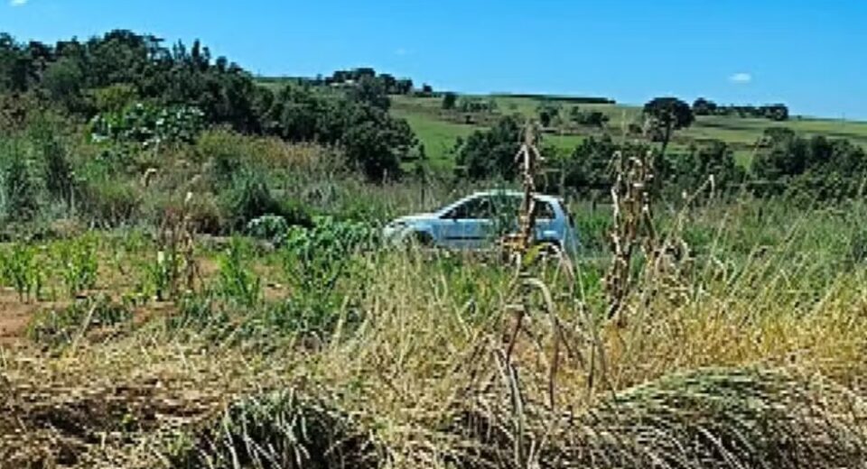 Suspeitos matam homem a facada durante festa e abandonam corpo em estrada