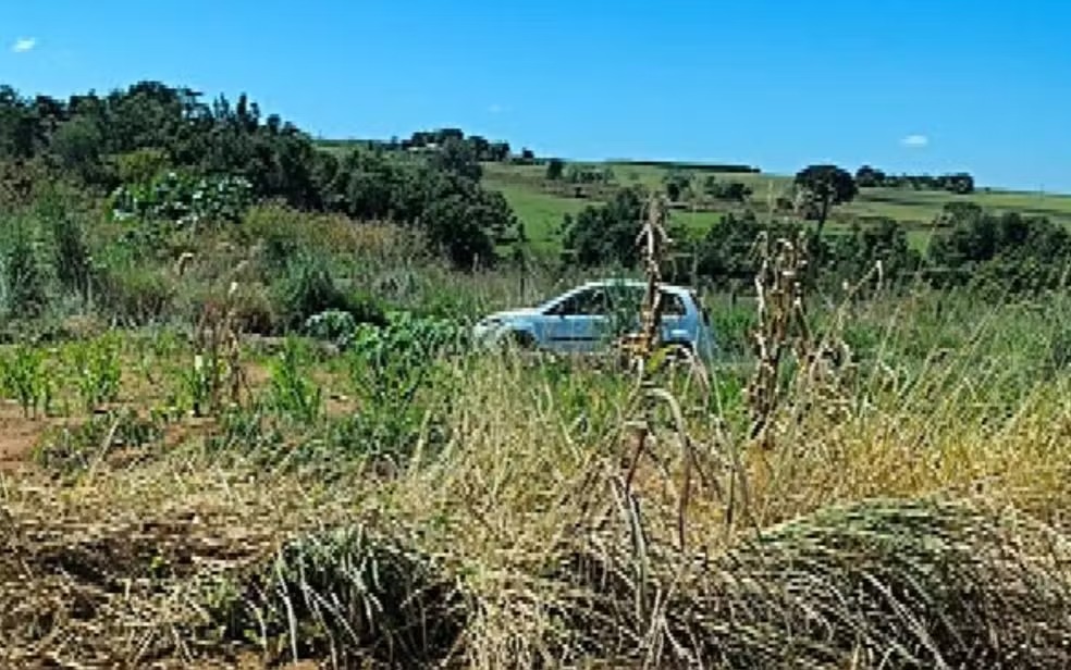 Suspeitos matam homem a facada durante festa e abandonam corpo em estrada
