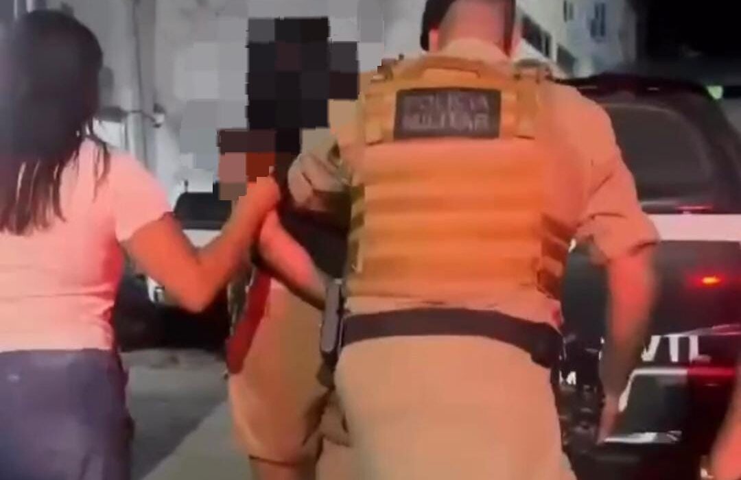 Mãe é presa suspeita de agredir criança de colo no sul do Tocantins