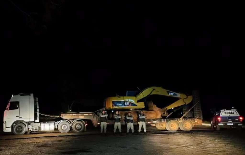 Batalhão Rural recupera retroescavadeira furtada avaliada em R$ 500 mil no norte de Goiás