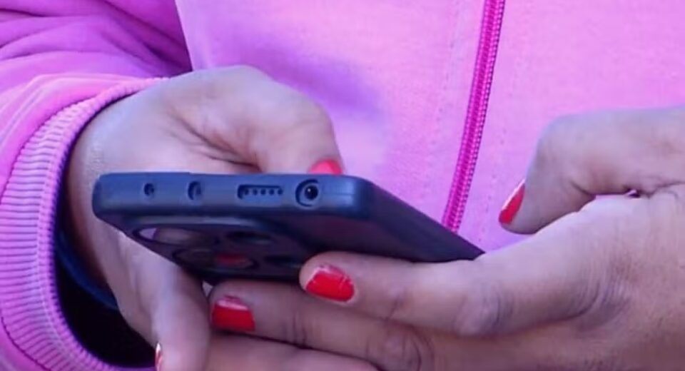 Adolescente teve nudes divulgados pela sogra. — Foto: Reprodução/TV Anhanguera