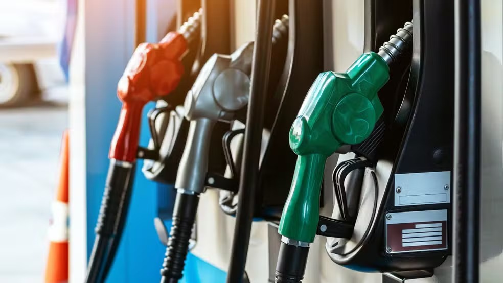 A recente escalada nas tensões geopolíticas e seus efeitos sobre o mercado internacional de petróleo já impactam os preços dos combustíveis no Brasil. — Foto: Reprodução