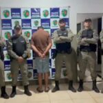 Suspeito de tráfico de drogas resiste à prisão, agride policial e acaba preso em Goiás