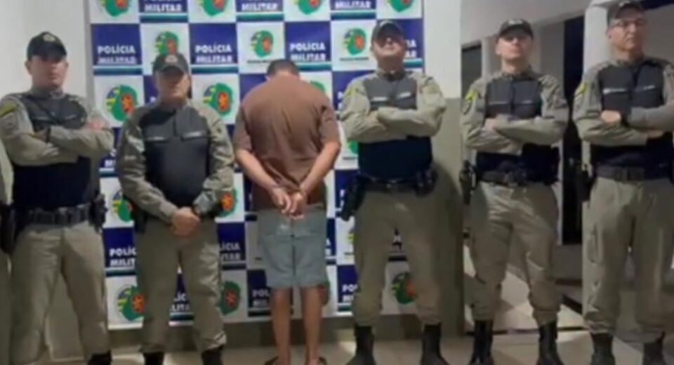 Denúncia anônima resulta em prisão de homem por posse irregular de armas