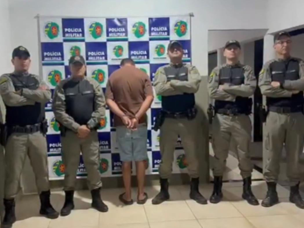 Denúncia anônima resulta em prisão de homem por posse irregular de armas