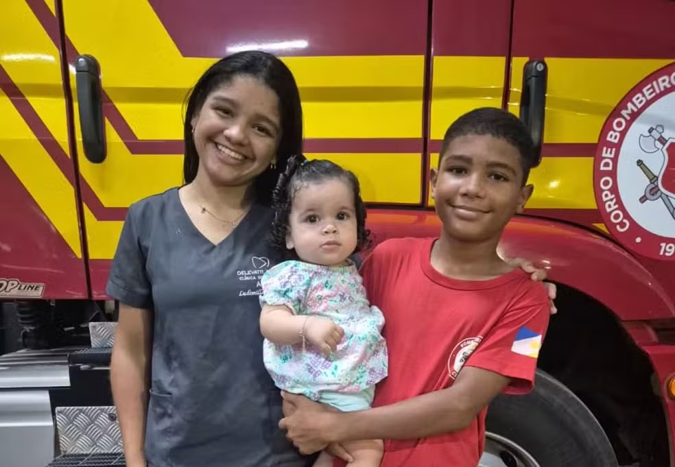 Adolescente de 13 anos salva sobrinha engasgada após aplicar técnica aprendida em curso de Bombeiro Mirim