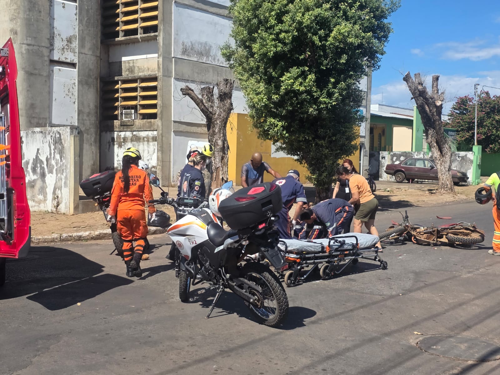 Motociclista sofre fratura exposta após acidente em cruzamento no centro de Porangatu
