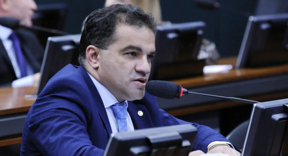 Deputado Federal é alvo de investigação sobre desvio de emendas