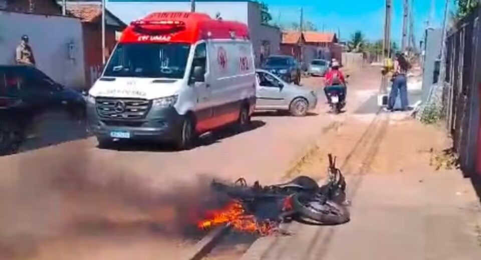 Suspeito esfaqueou irmão e ateou fogo na moto dele — Foto: Reprodução/Instagram Onlines de Paraíso