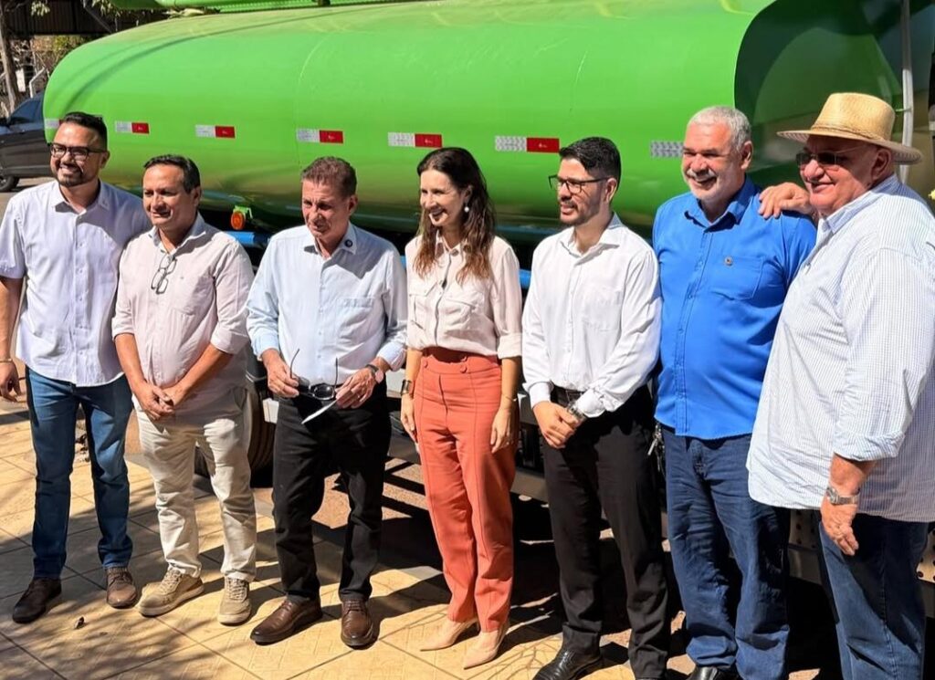 Porangatu recebe caminhonete e caminhão-pipa por meio de emenda do senador Vanderlan Cardoso