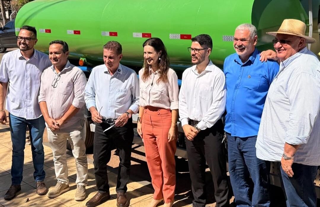 Porangatu recebe caminhonete e caminhão-pipa por meio de emenda do senador Vanderlan Cardoso