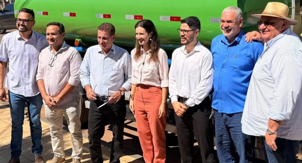 Porangatu recebe caminhonete e caminhão-pipa por meio de emenda do senador Vanderlan Cardoso