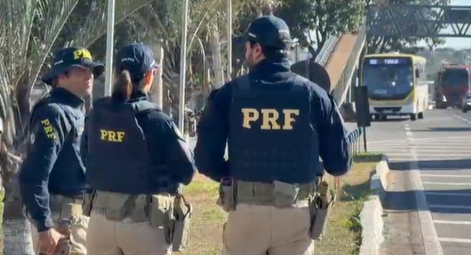 PRF reforça fiscalização nas rodovias federais de Goiás durante as férias escolares