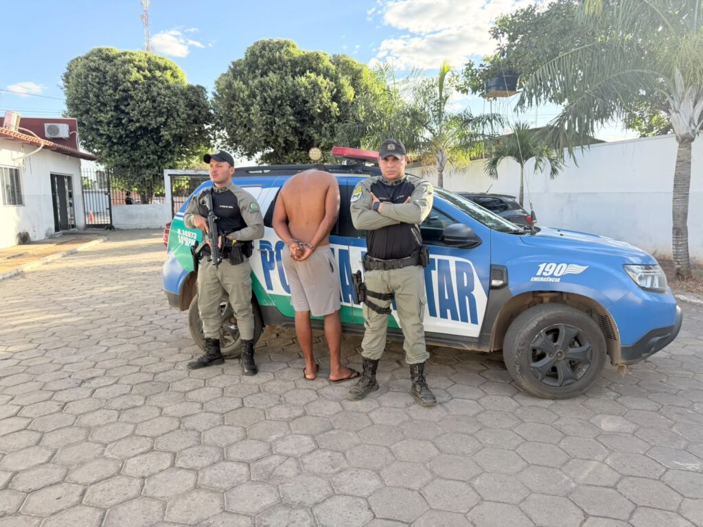 Homem é preso em flagrante após furtar notebook em Uruaçu