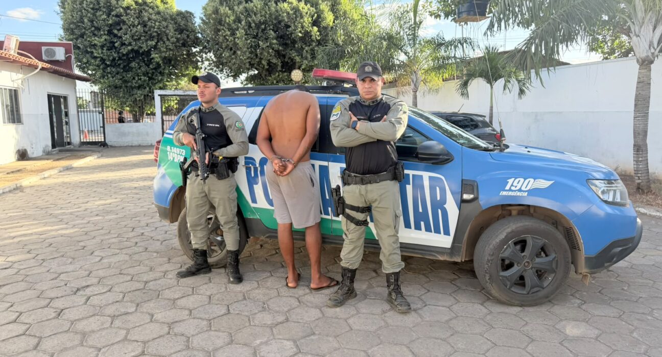 Homem é preso em flagrante após furtar notebook em Uruaçu