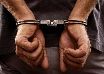 Homem é preso por violência doméstica, ameaça, dano e resistência em Formoso