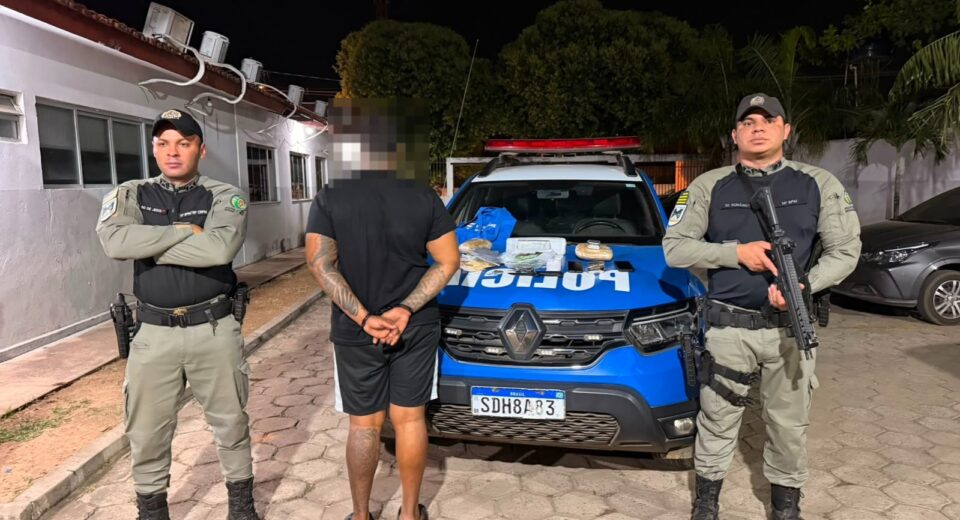 Operação conjunta da PM e Polícia Civil prende duas pessoas por tráfico de drogas em Uruaçu