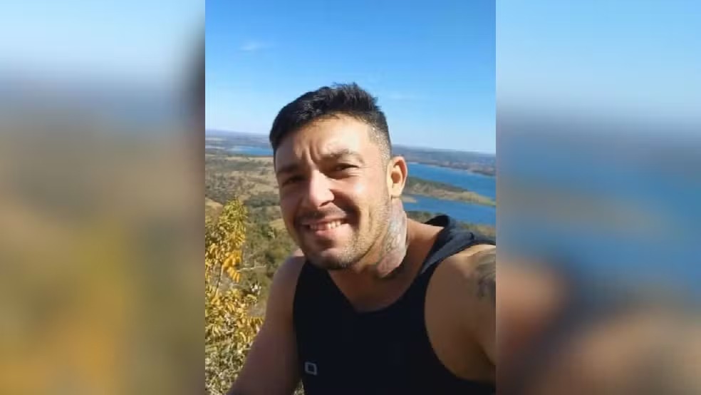 Rafael Vinícius pediu ajuda de moradores antes de cair na rua — Foto: Reprodução/TV Anhanguera