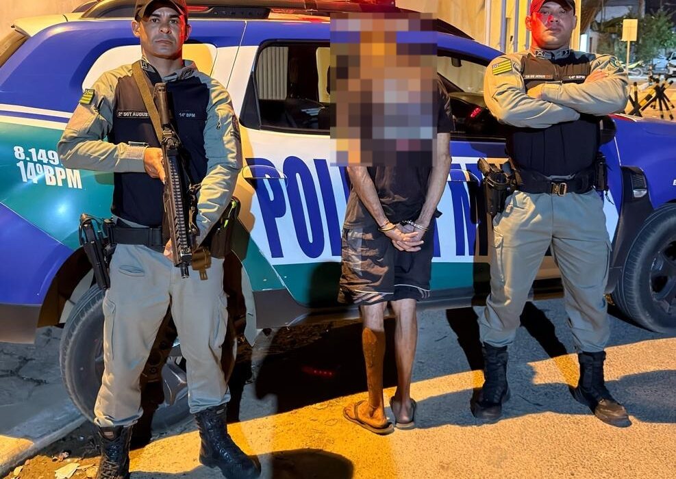 Foragido com pena superior a 17 anos é preso pela PM cinco minutos após denúncia em Uruaçu