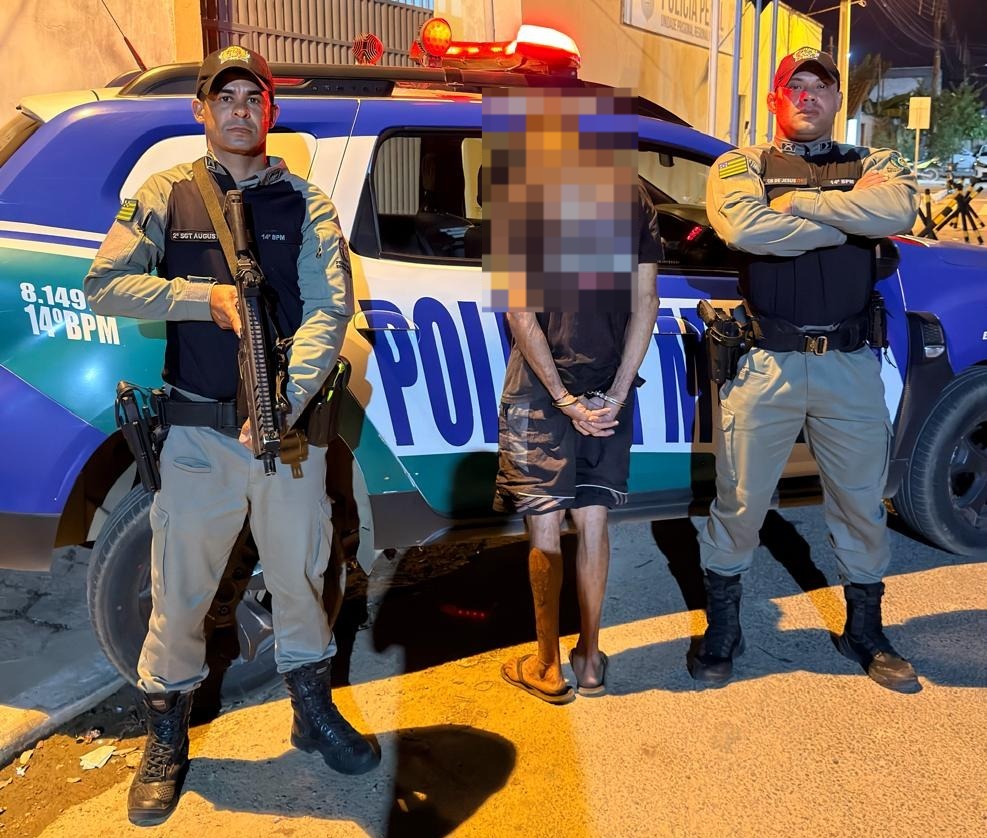 Foragido com pena superior a 17 anos é preso pela PM cinco minutos após denúncia em Uruaçu