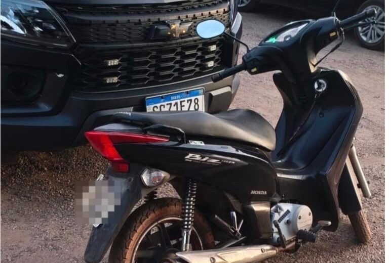 Câmeras de segurança registraram homem furtando motocicleta em Porangatu