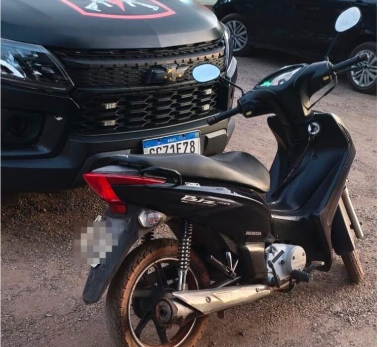 Câmeras de segurança registraram homem furtando motocicleta em Porangatu