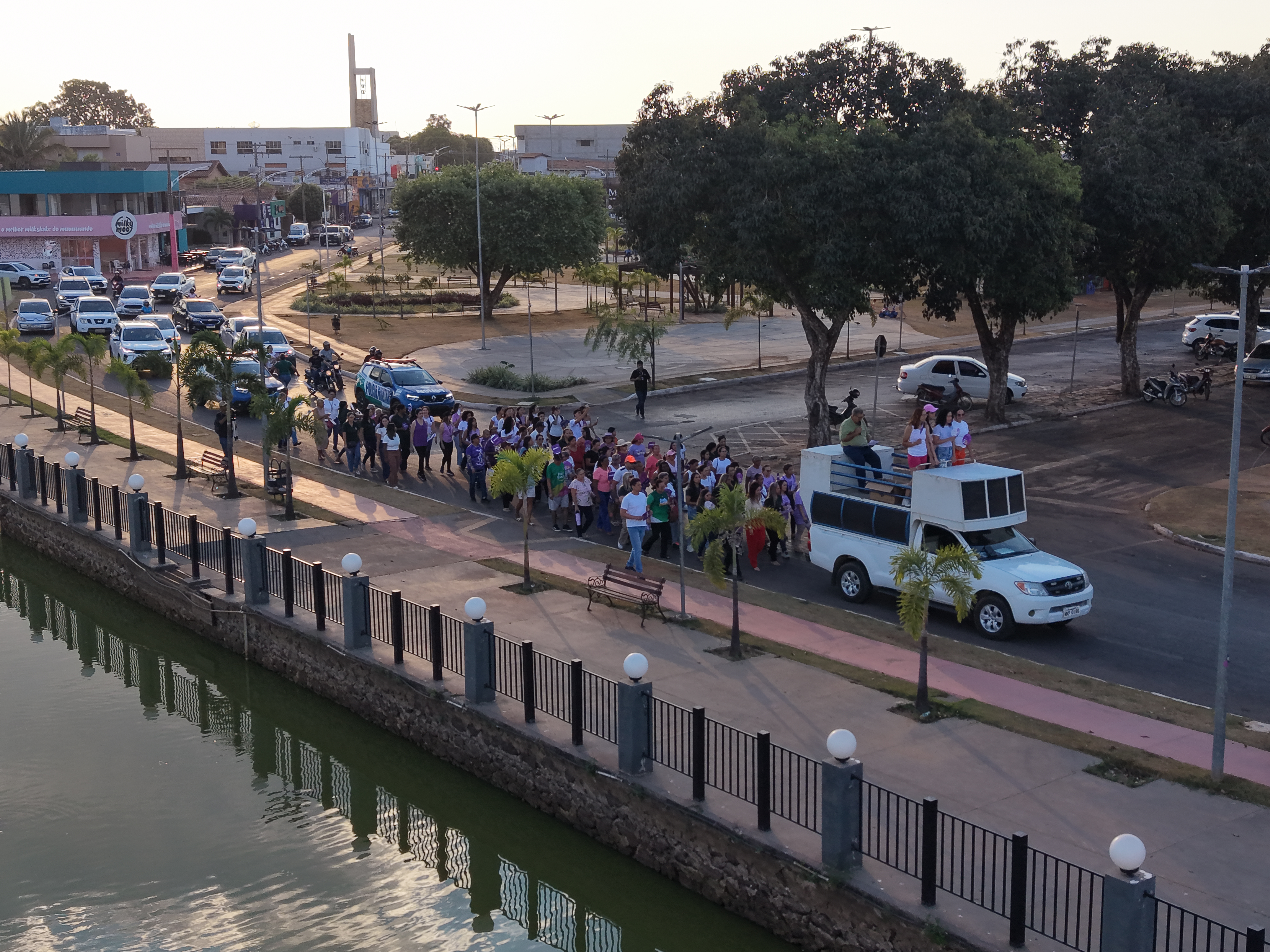 Caminhada em prol do Agosto Lilás chama atenção para o combate à violência contra a mulher em Porangatu