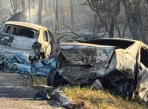 Carro invade pista e causa acidente e explosão em MS — Foto: Dyego Queiroz, TV Morena