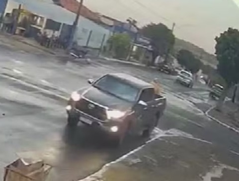 Ex-vereador morre ao ser atropelado por caminhonete em Moiporá, Goiás — Foto: Reprodução/TV Anhanguera