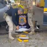 Denúncia leva PM até drogas escondidas em sofá de residência em Uruaçu
