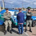 Homem morre após carro elétrico bater contra caminhão e pegar fogo em Goiânia