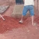 Moradora encontra homem com partes íntimas expostas dentro de casa em Minaçu