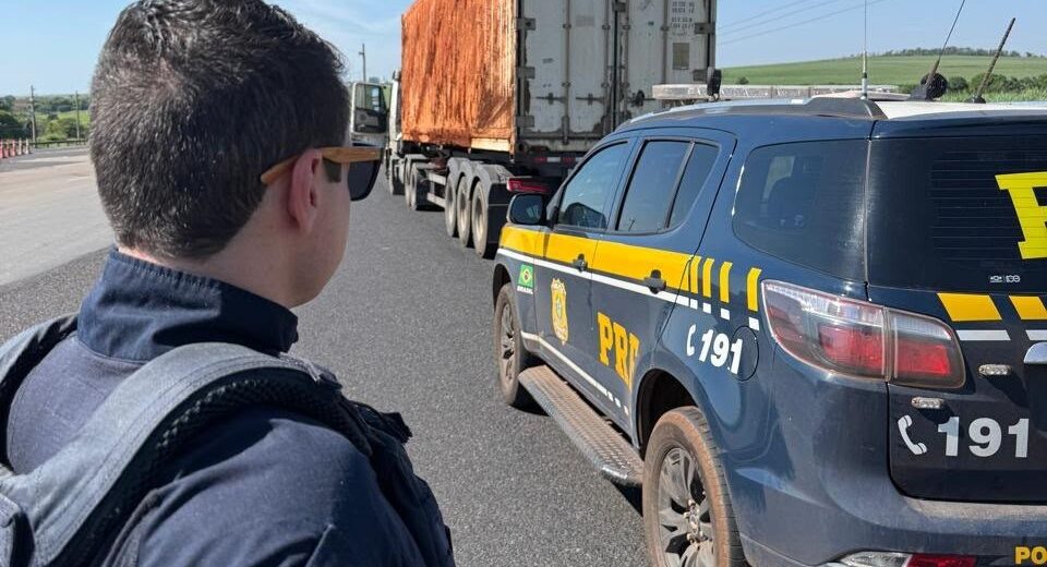 PRF recupera caminhão com carga de carne roubado na BR-153 e prende homem em Goiás