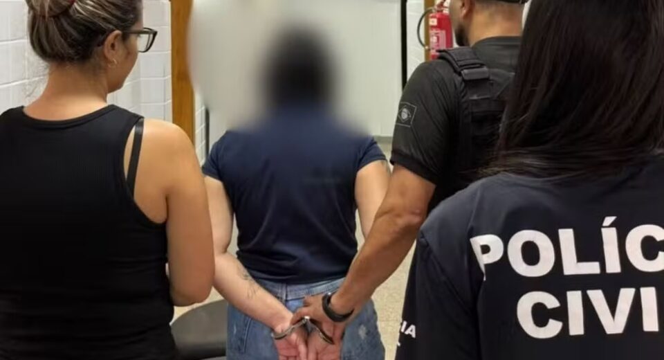 Mãe é presa suspeita de dar socos no filho por criança ter tirado foto dela dormindo — Foto: Reprodução/Polícia Civil