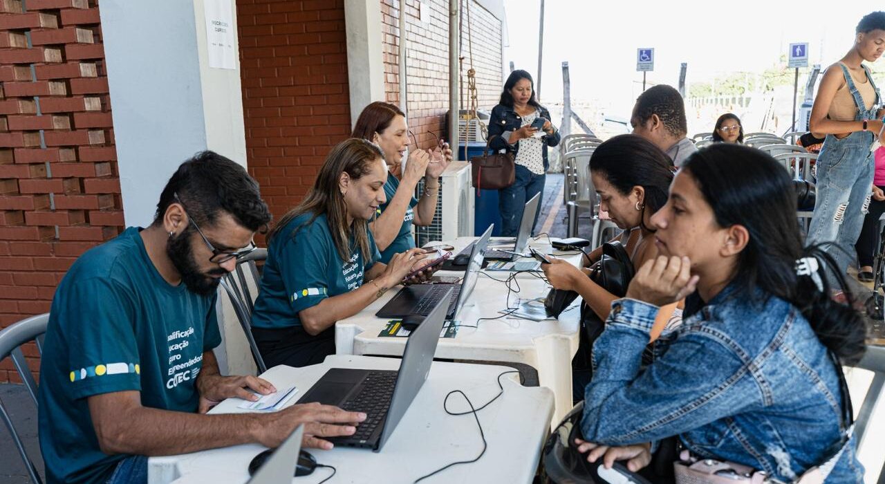 Feirão oferece mais de 10 mil vagas de emprego com salários de até R$ 5 mil em Goiás